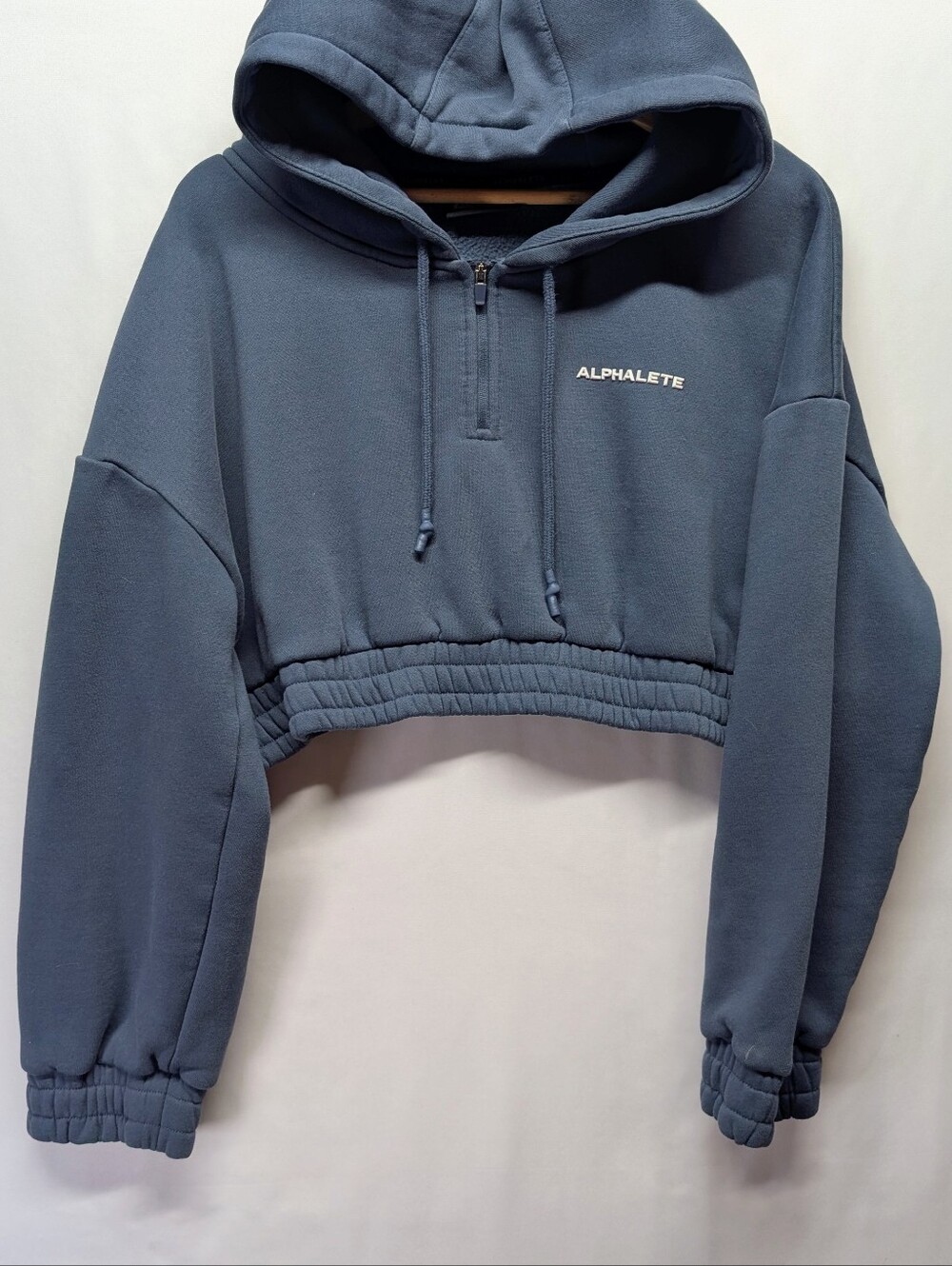 Alphalete Women Crop Hoodie